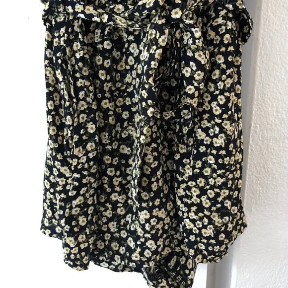 Faithfull The Brand Black & Cream Floral Short Sleeve Play Suit Romper Size 8 - Picture 3 of 10